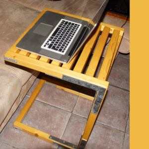 bradluthin-sofa-laptop-table-01-3